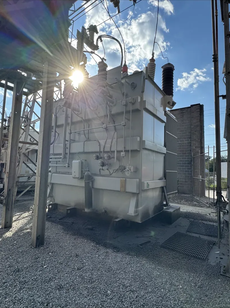 Substation transformer with high-voltage bushings